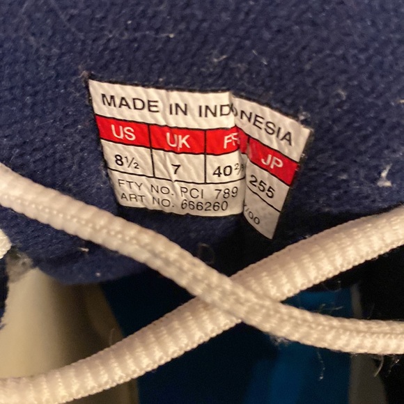 ADIDAS LADIES WHITE LEATHER TENNIS SHOES VGUC SIZE 81/2 TRIMMED IN NAVY BLUE - Picture 4 of 8